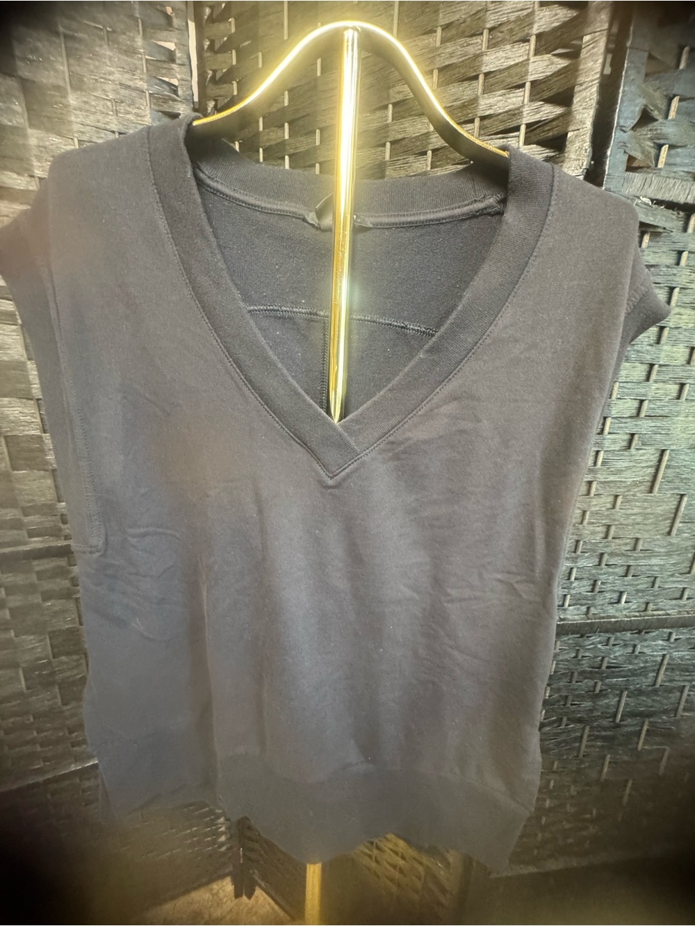 Athleta Classic Women's V-Neck Sleeveless Top - Black
